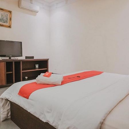 Готель Reddoorz Premium @ Jalan Pal 10 Джамбі Екстер'єр фото