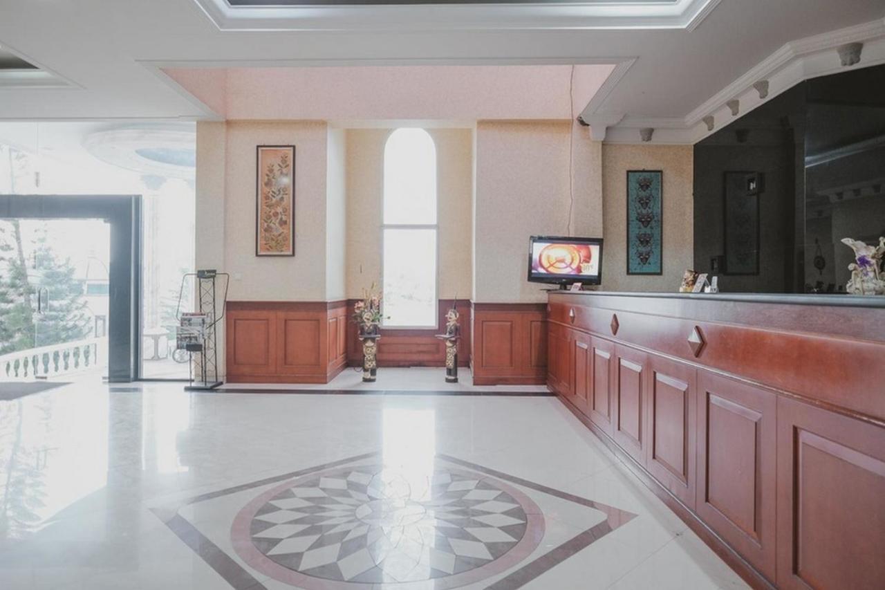 Готель Reddoorz Premium @ Jalan Pal 10 Джамбі Екстер'єр фото