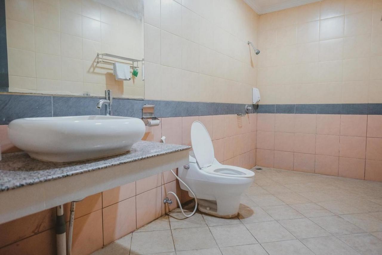 Готель Reddoorz Premium @ Jalan Pal 10 Джамбі Екстер'єр фото