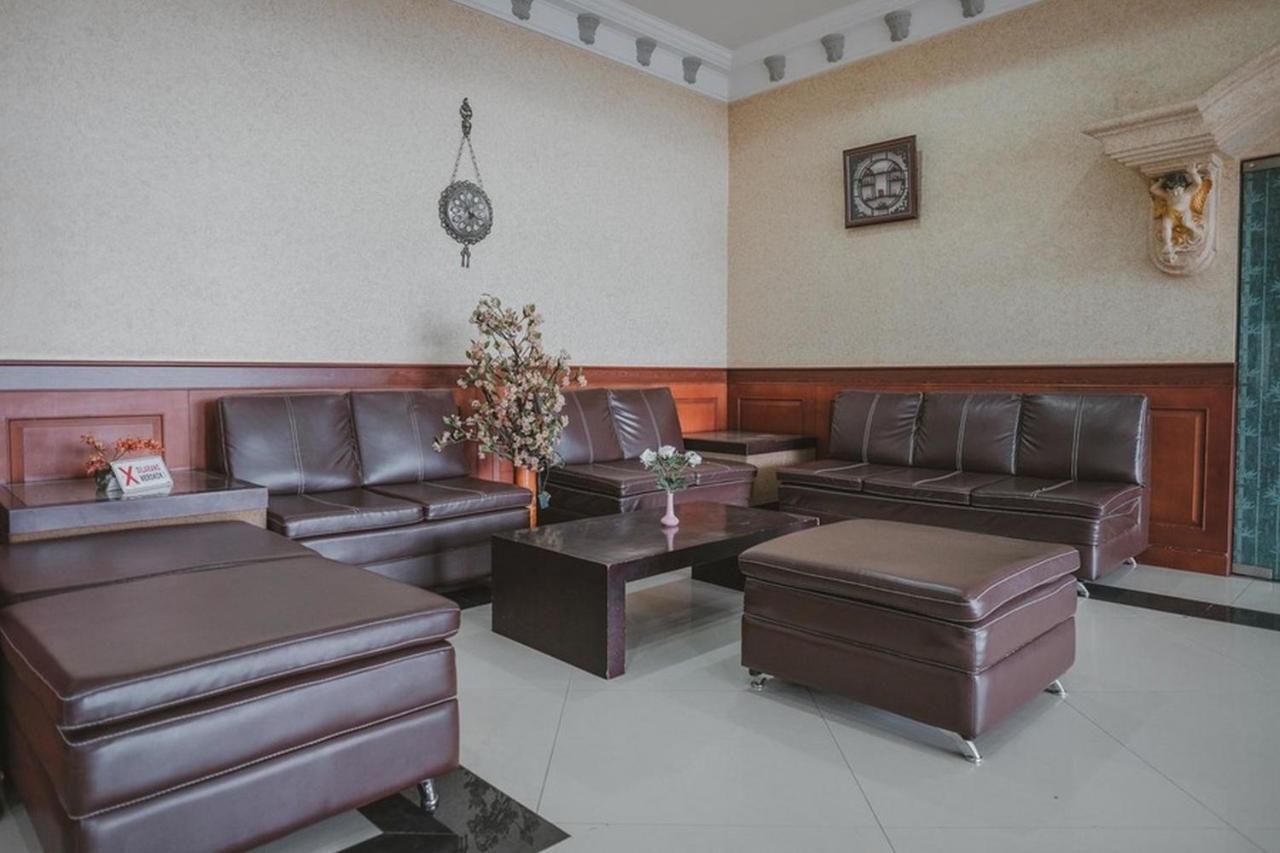 Готель Reddoorz Premium @ Jalan Pal 10 Джамбі Екстер'єр фото