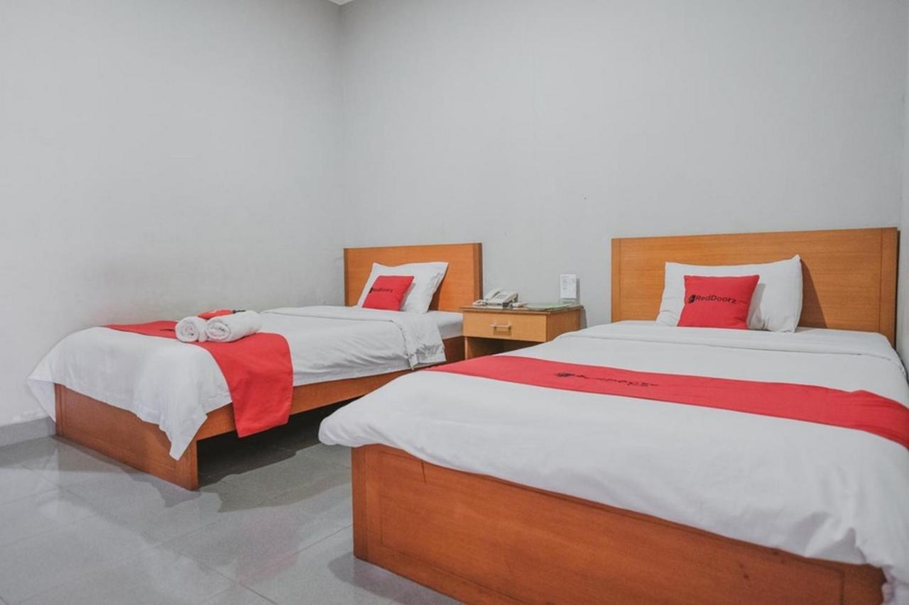 Готель Reddoorz Premium @ Jalan Pal 10 Джамбі Екстер'єр фото