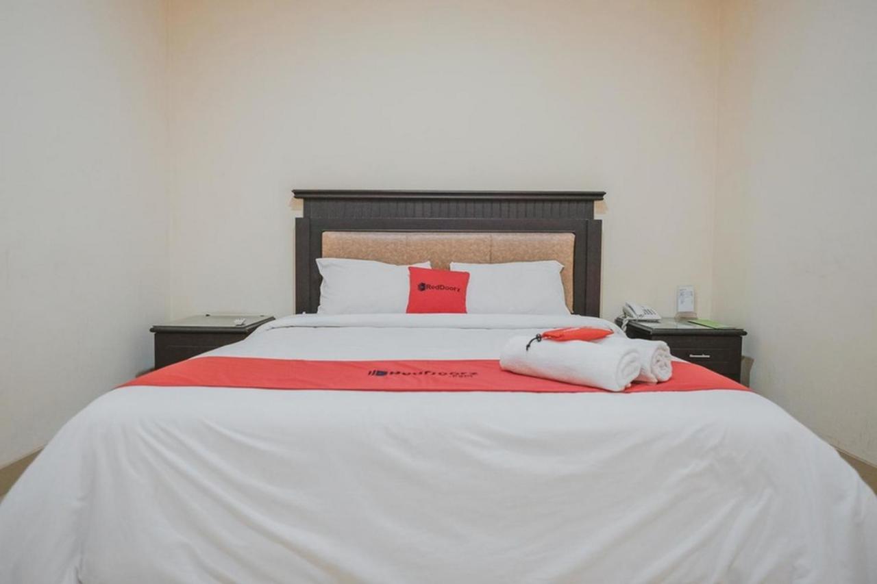 Готель Reddoorz Premium @ Jalan Pal 10 Джамбі Екстер'єр фото