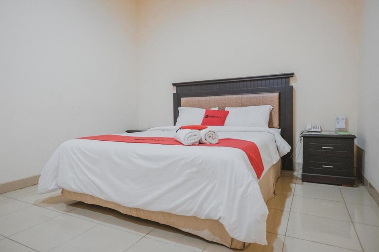 Готель Reddoorz Premium @ Jalan Pal 10 Джамбі Екстер'єр фото
