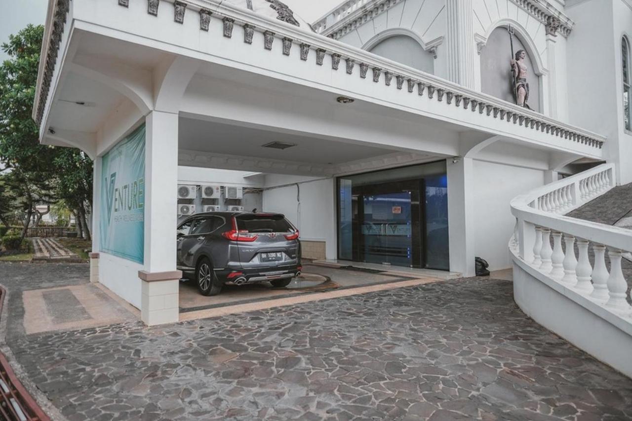 Готель Reddoorz Premium @ Jalan Pal 10 Джамбі Екстер'єр фото