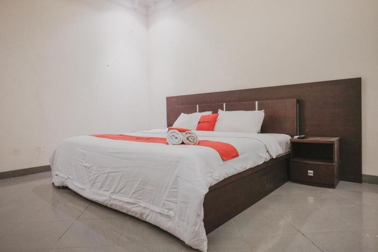 Готель Reddoorz Premium @ Jalan Pal 10 Джамбі Екстер'єр фото