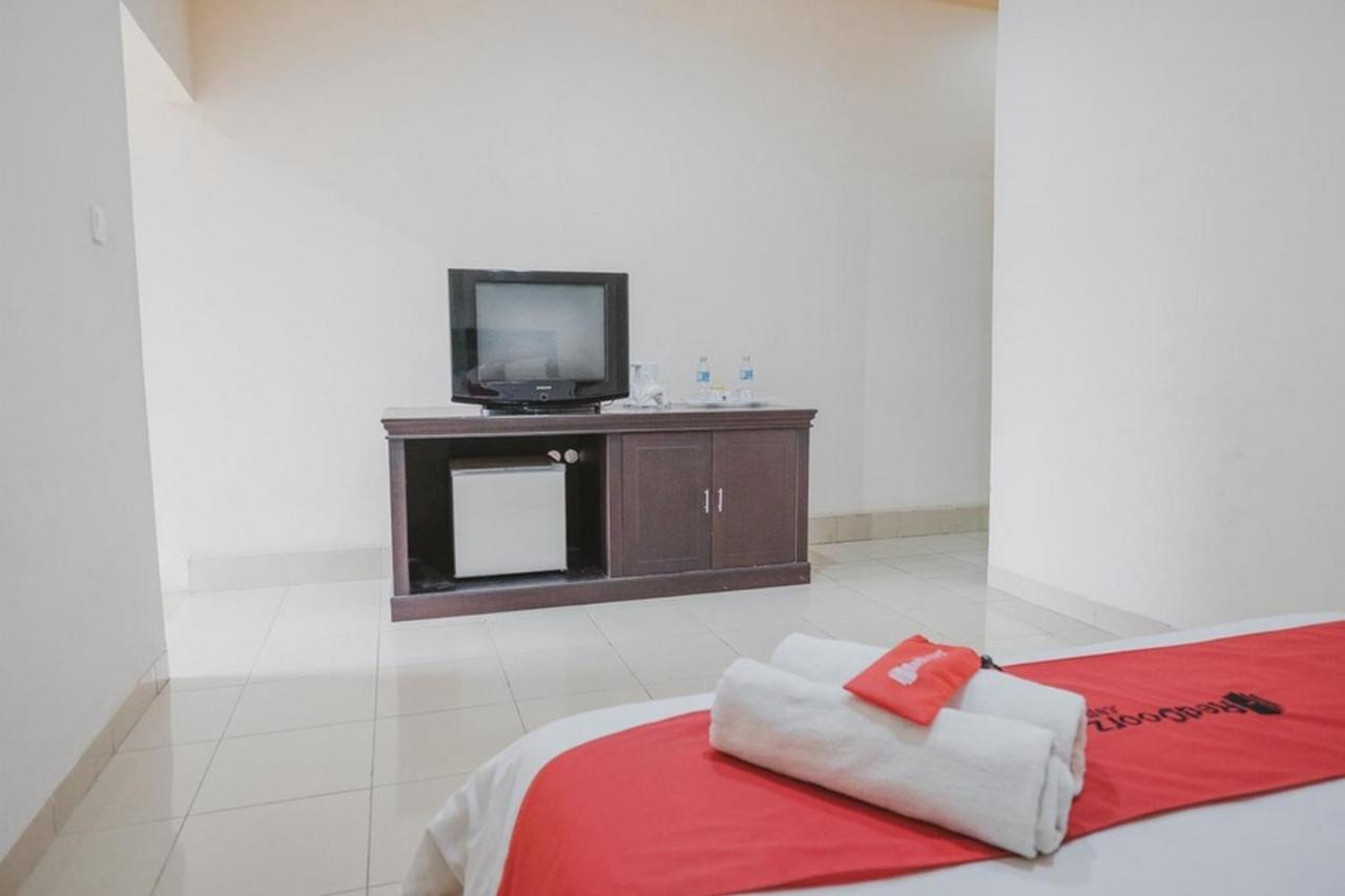 Готель Reddoorz Premium @ Jalan Pal 10 Джамбі Екстер'єр фото