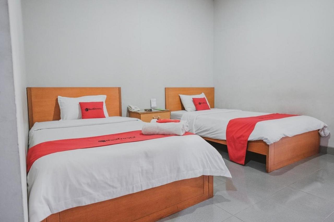 Готель Reddoorz Premium @ Jalan Pal 10 Джамбі Екстер'єр фото