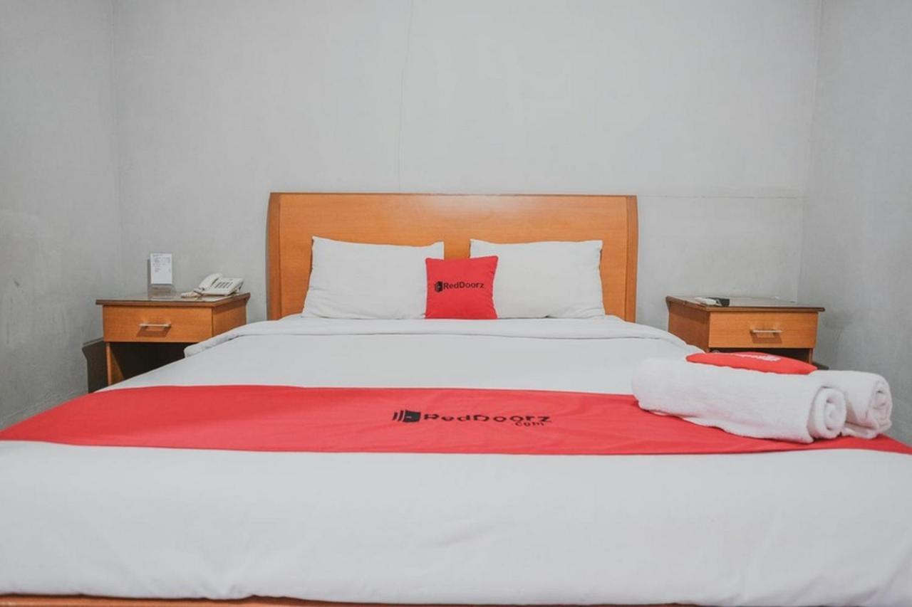 Готель Reddoorz Premium @ Jalan Pal 10 Джамбі Екстер'єр фото